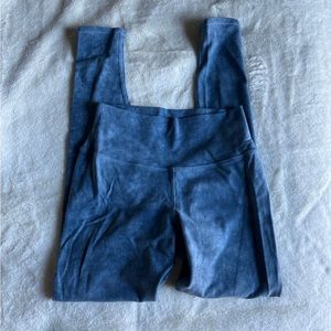 alo yoga leggings